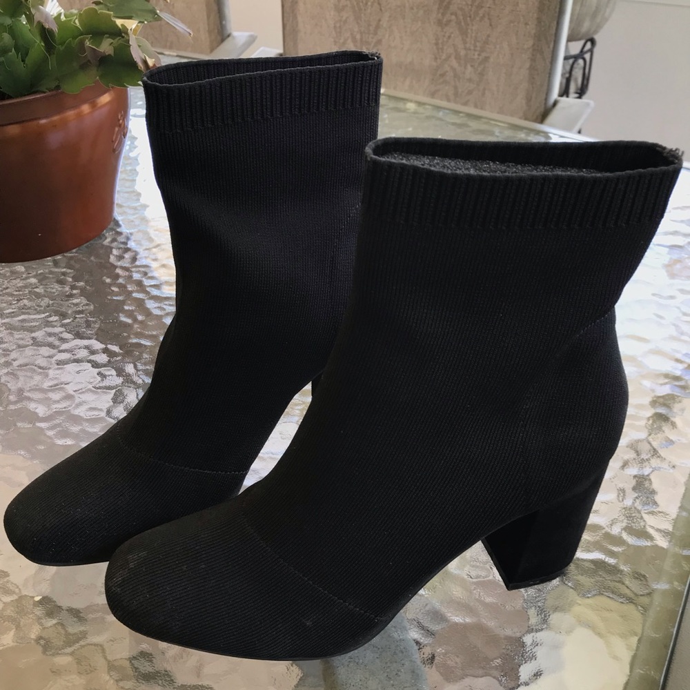 Womens Mia Erika Black Stretch Ankle Boots size 9
Item # 710942